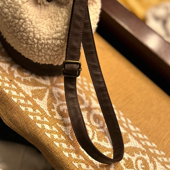 ⚠️🎁3 for $35🎁⚠️ bucket Sherpa drawstring purse like new !! - Picture 10 of 10